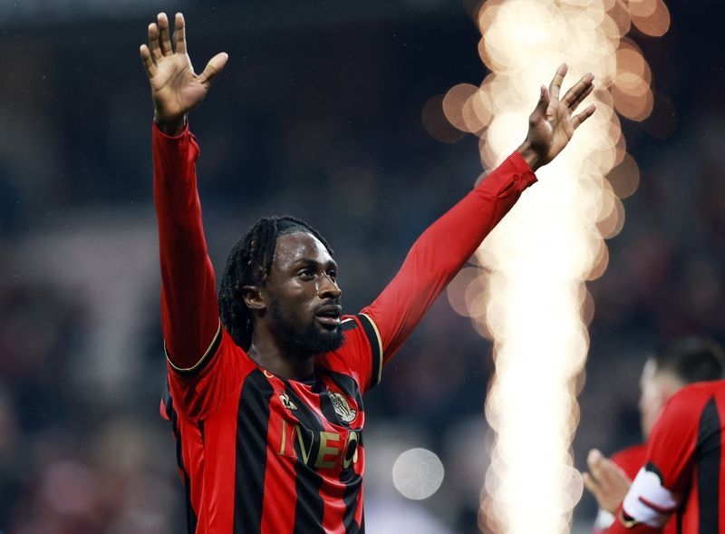 Soccer-Villa sign forward Guessand from Nice