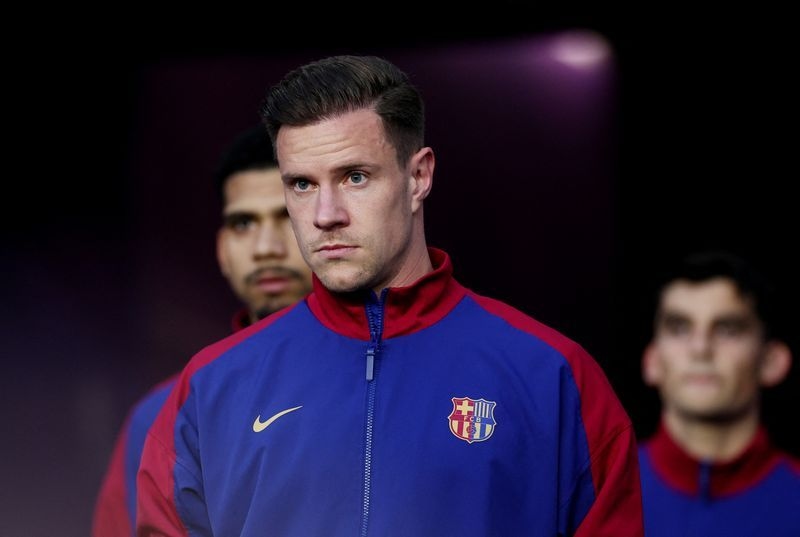 Soccer-Ter Stegen defends surgery timeline as Barcelona face player registration woes