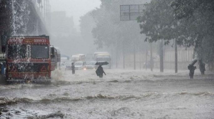 Roads waterlogged, over 180 flights delayed as heavy rains lash the Indian capital and its outskirts