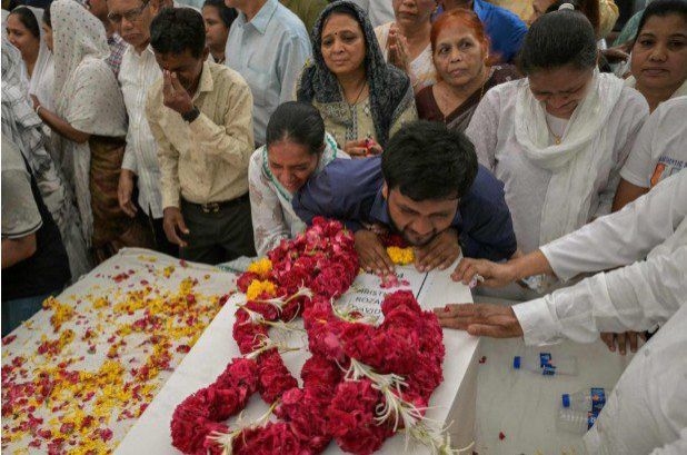 Crash victims' families want flight recorders released