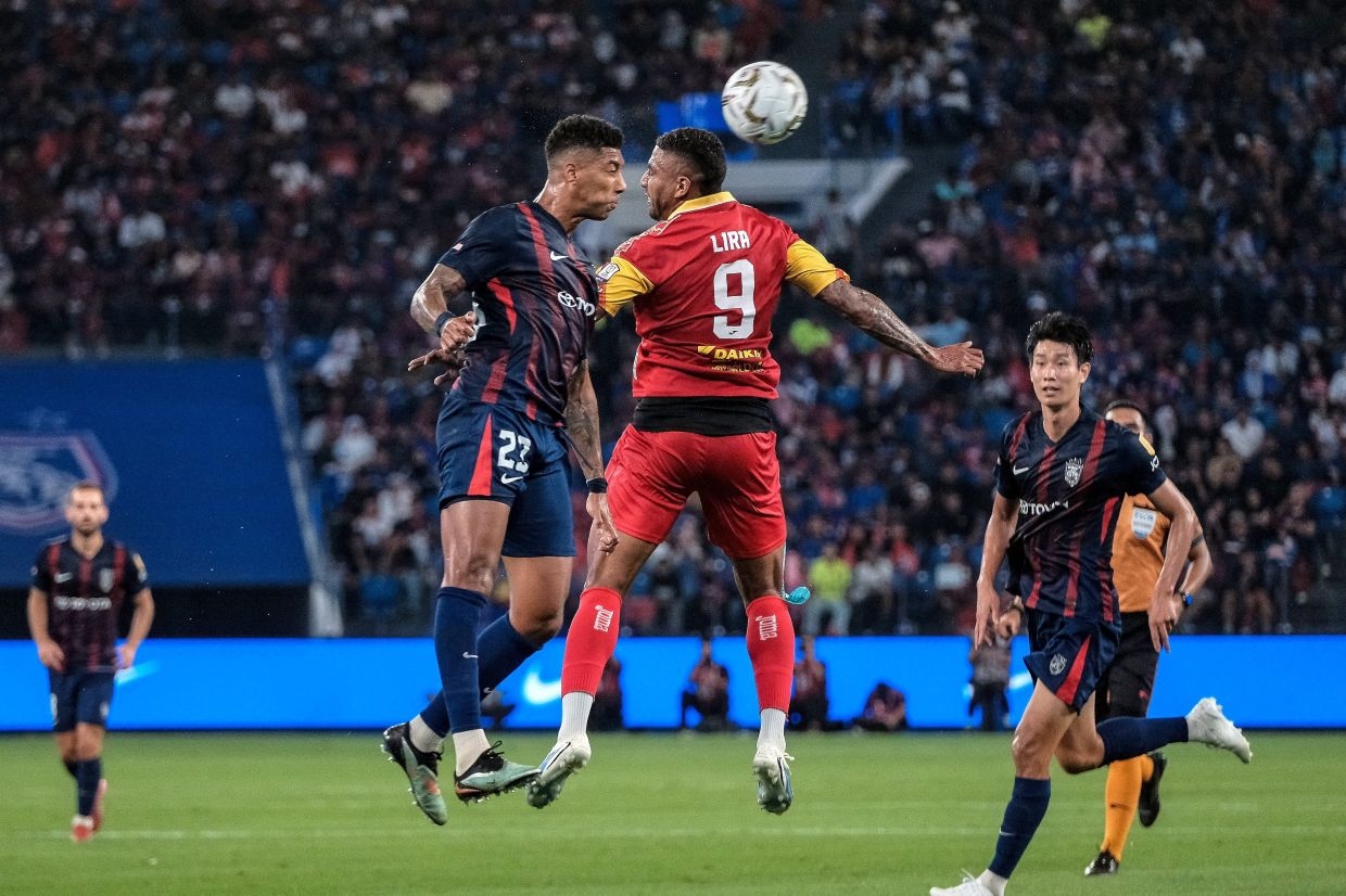 Munoz praises players for showing they're ready to handle huge expectations