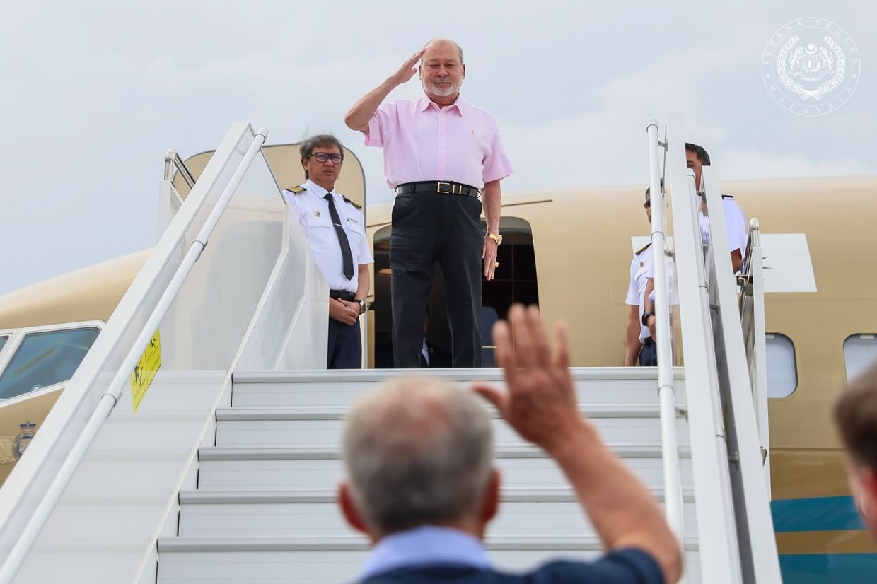 King returns home after maiden state visit to Russia