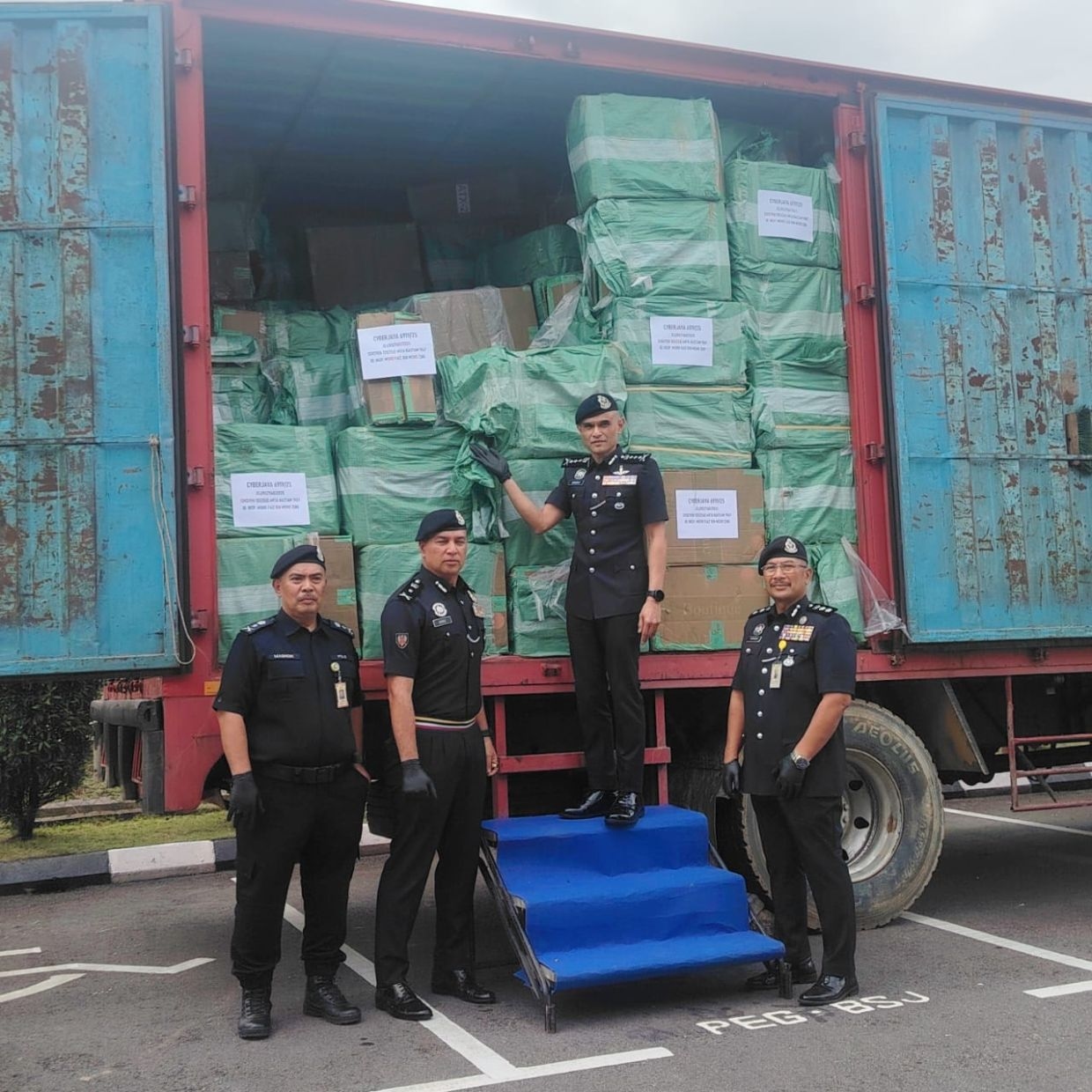 Over RM13mil of illicit cigs seized from truck on MEX highway