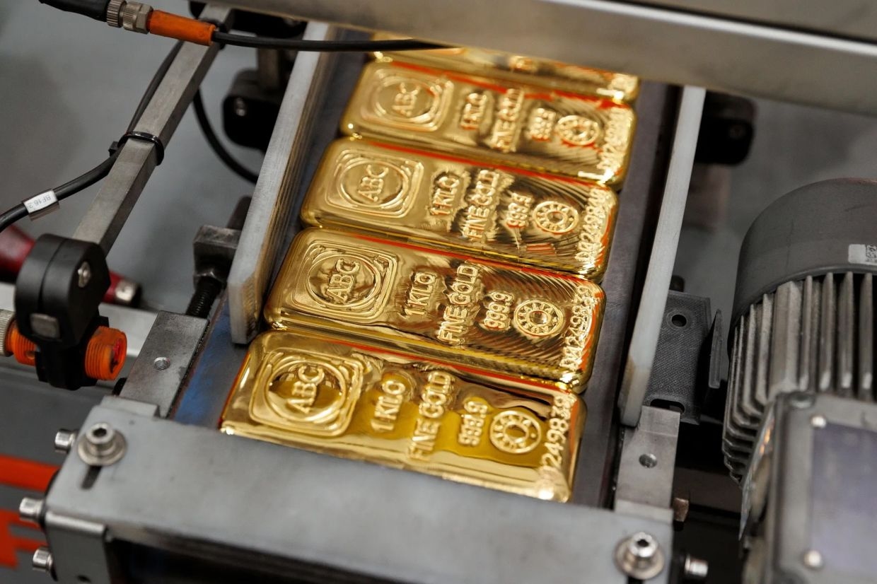 Gold edges higher with focus on US inflation data