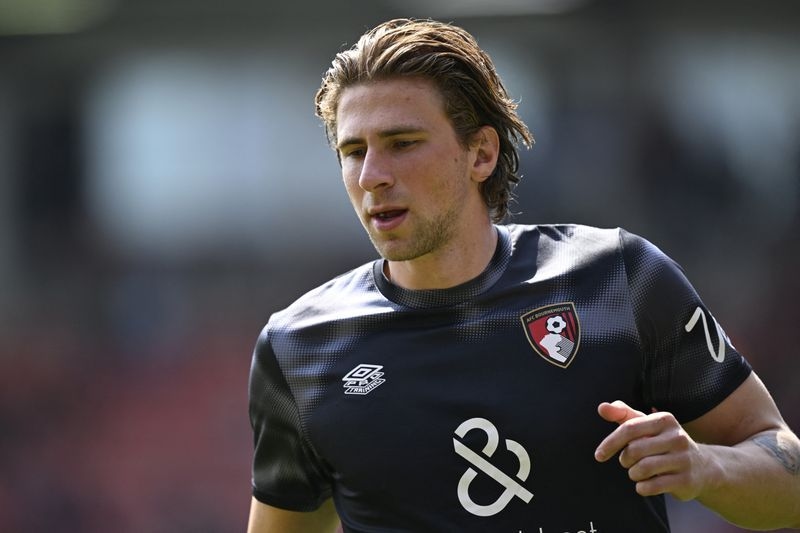 Soccer-PSG sign Ukrainian defender Zabarnyi from Bournemouth on five-year deal
