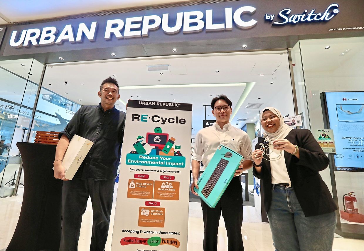 Retailers collecting e-waste to promote recycling