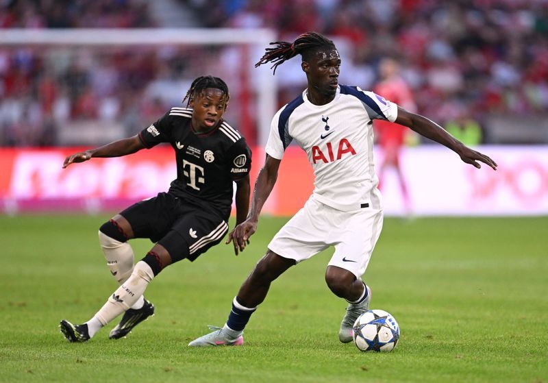 Soccer-Lateness costs Bissouma place in Spurs' Super Cup squad, Solanke fit