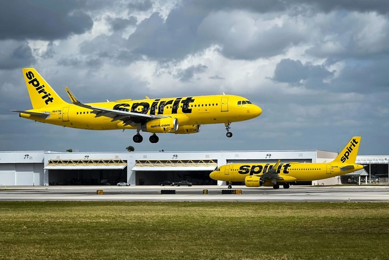 Spirit Airlines faces huge cash crunch, issues warning