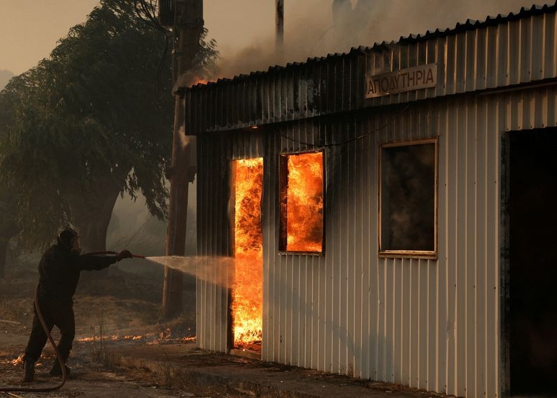 Wildfires scorch Greece for a second day, thousands evacuated