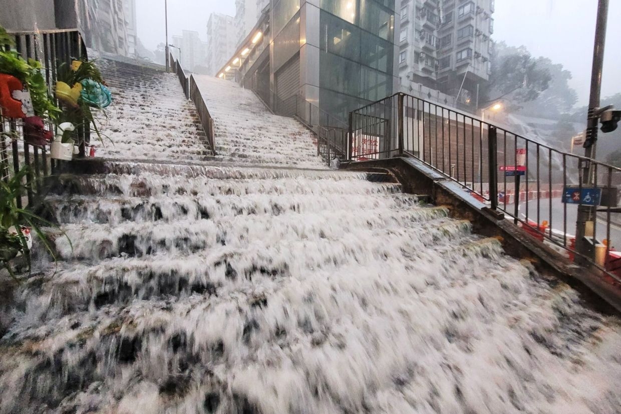 Tropical storm Podul drenches southern China
