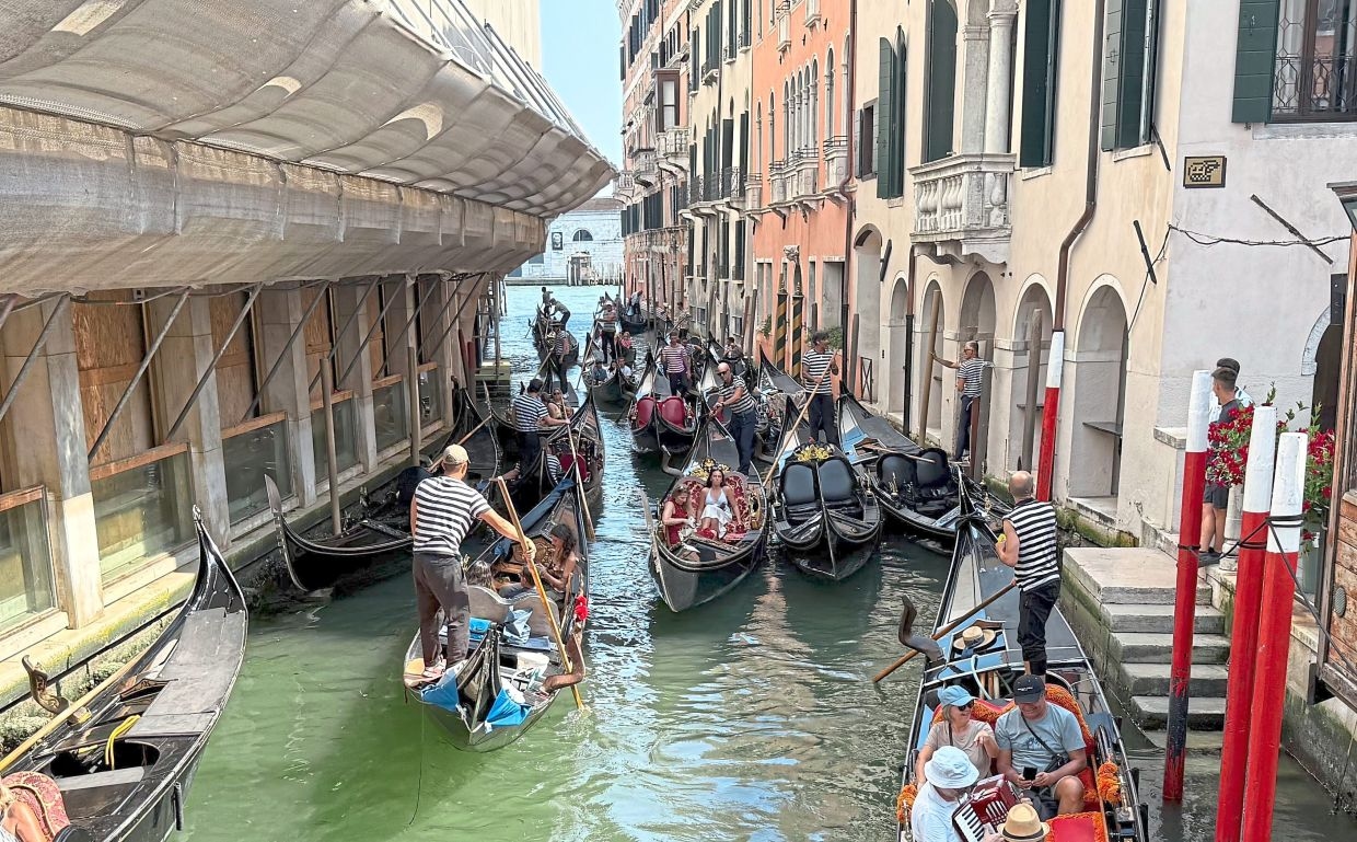 Venice's growing problem with pickpockets