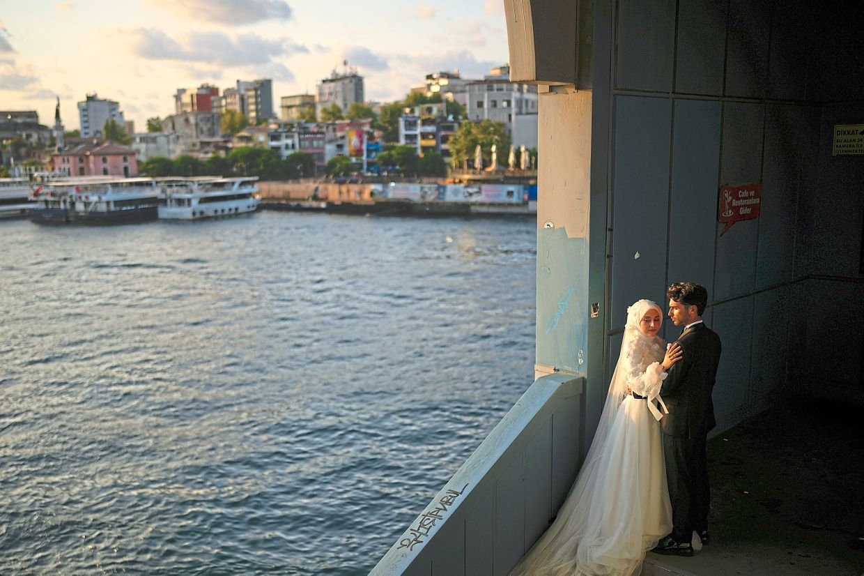 This bridge in Istanbul is one of the best spots to take wedding pictures