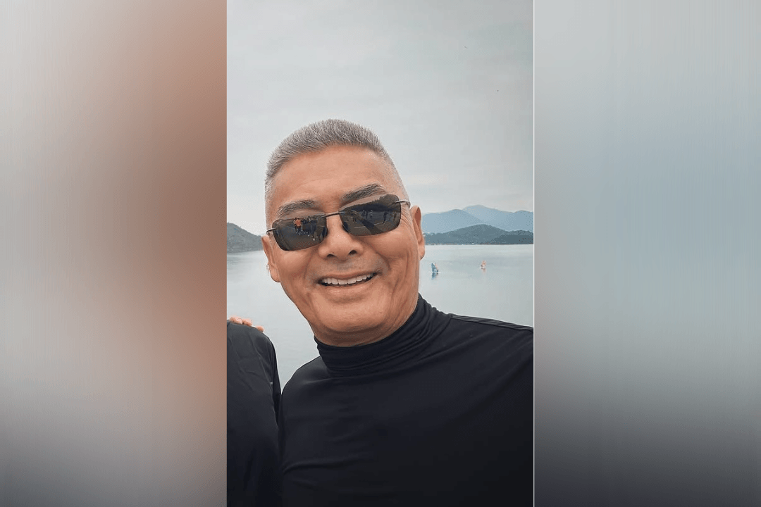 Chow Yun Fat enjoys noodles in HK's Shau Kei Wan district & no one asks for pic