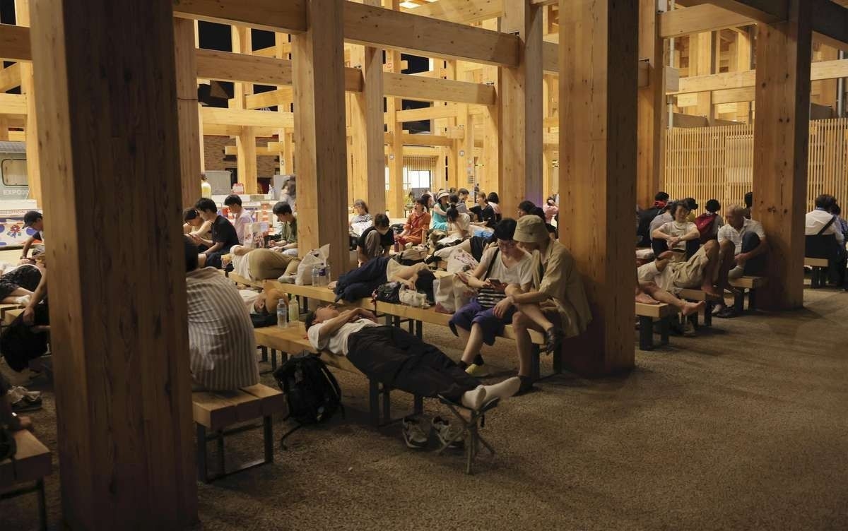 Train line power outage forces thousands to spend night at Osaka Expo site; disruption caused heatstroke cases