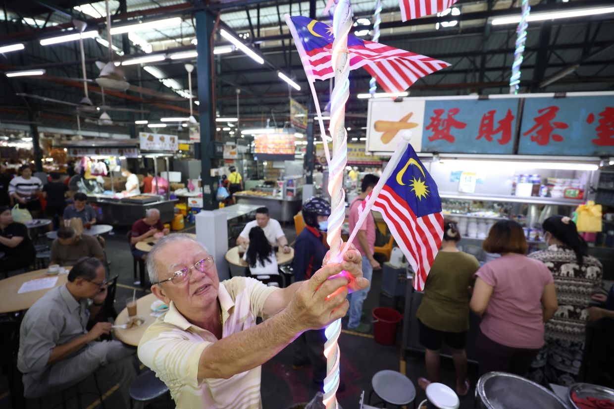 Police heighten security ahead of anticipated gatherings over upside-down flag in Kepala Batas
