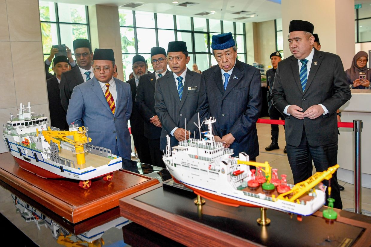 Sultan of Selangor officiates opening of Marine Dept's Light Dues Tower