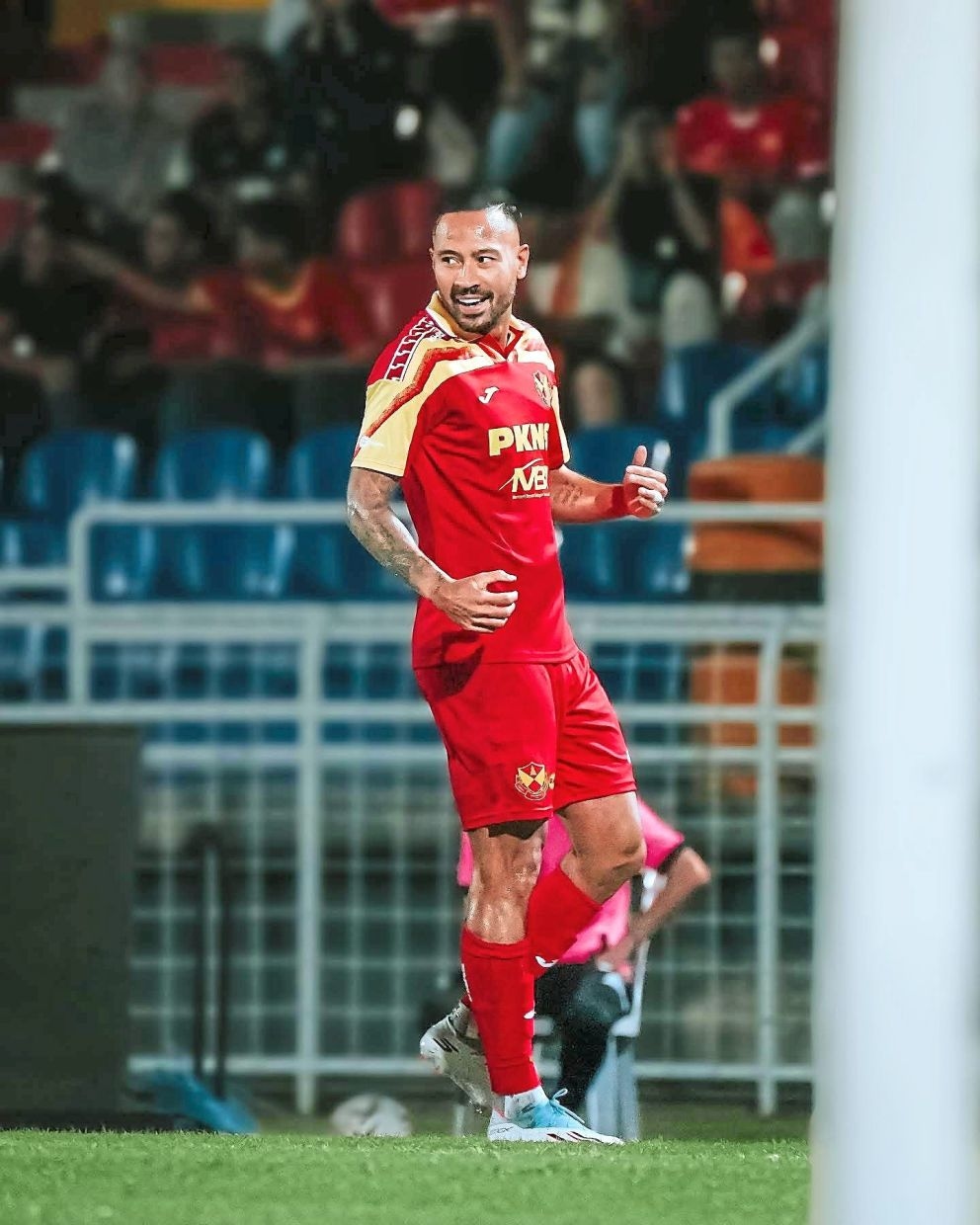 Dream debut for Deeromram as he turns finisher twice in Red Giants victory
