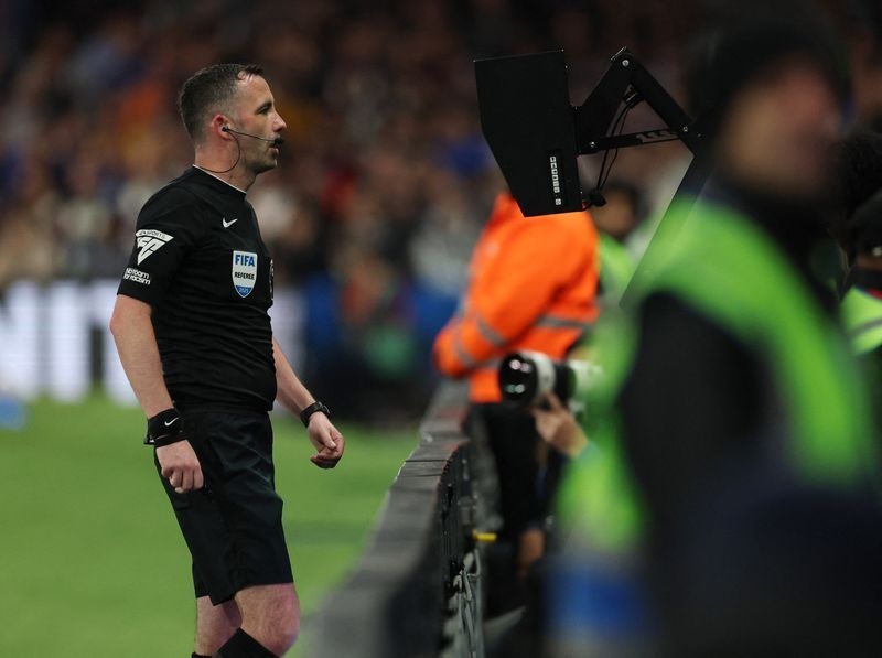 Soccer-Premier League referees to crack down on players holding in the box