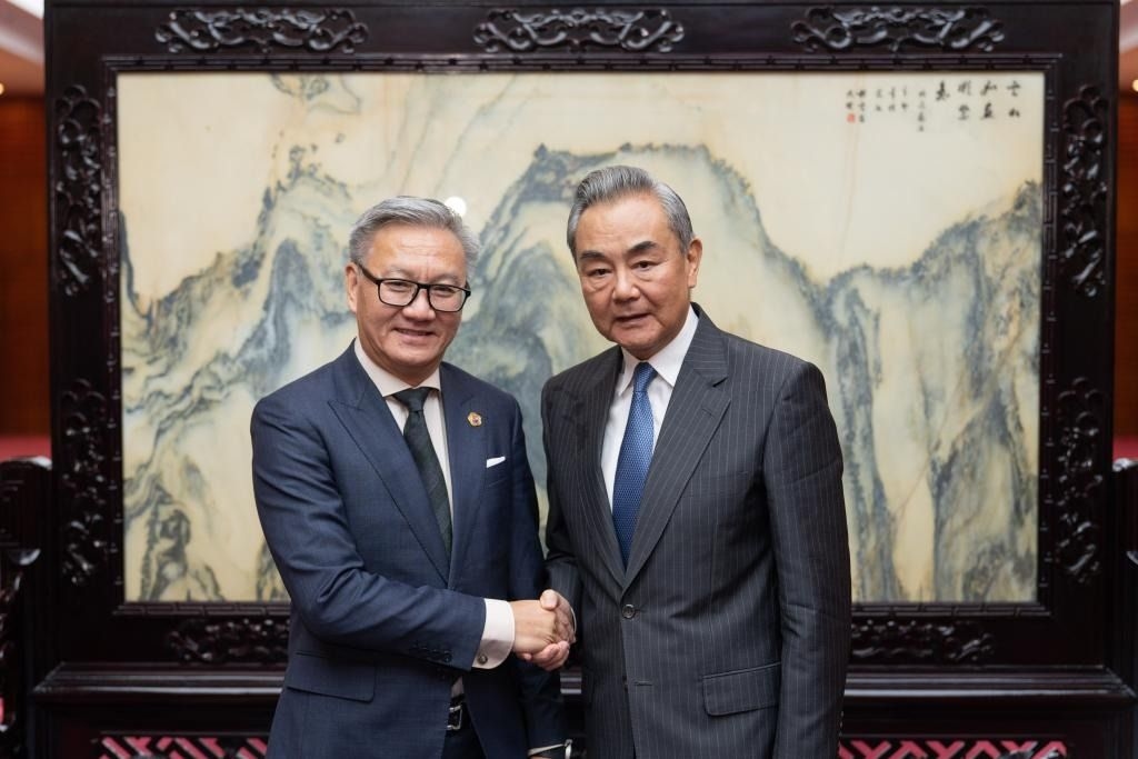 China, Lao FMs meet in Beijing, pledge stronger ties