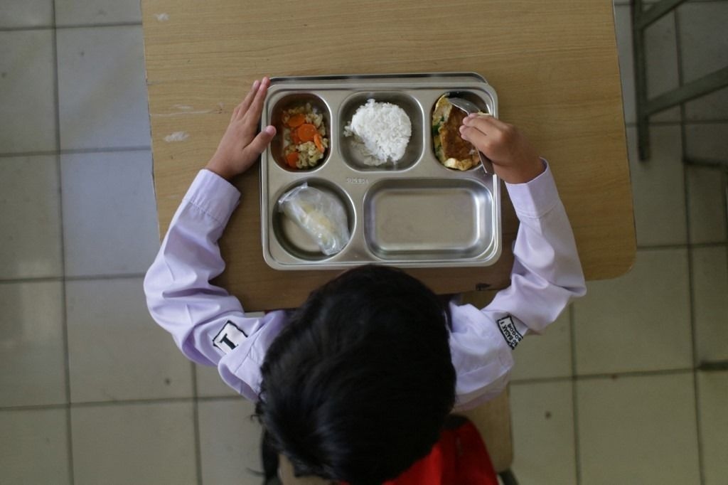 More than 360 hit by food poisoning after eating free school meal in Central Java
