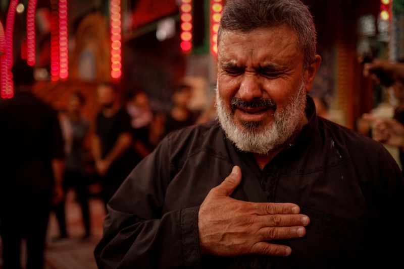 For Shi'ite pilgrims in Iraq's deserts, suffering strengthens faith