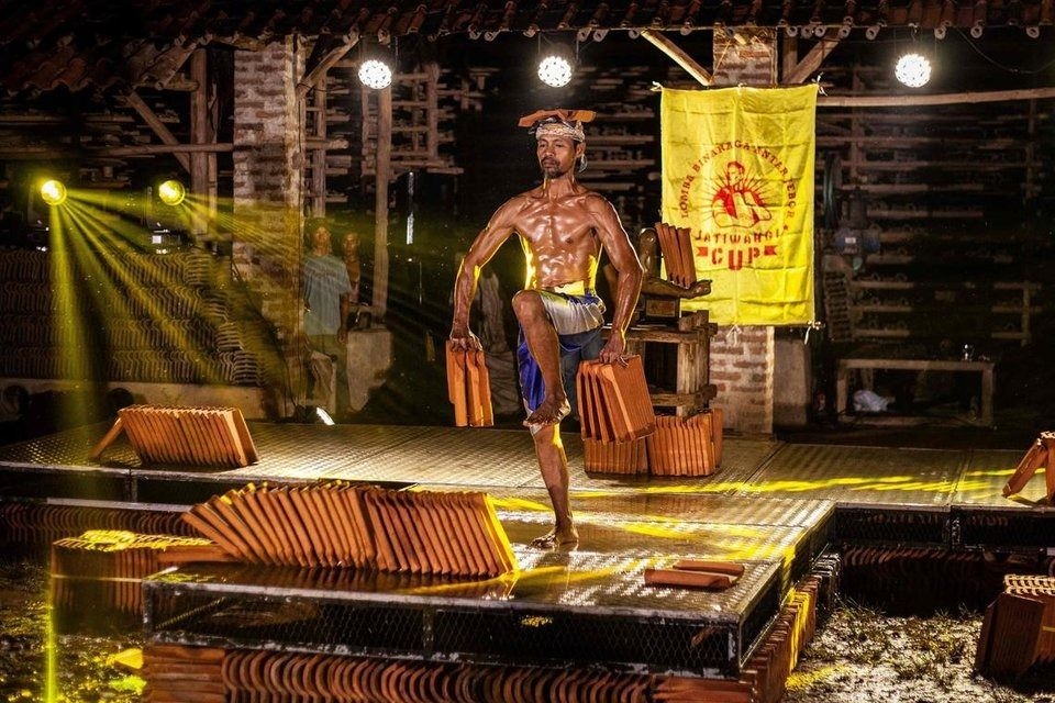 Indonesian roof tilers flex muscles to keep local industry alive