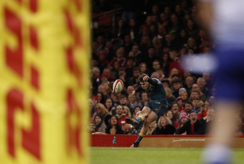 Rugby-Wallabies change their mind about flyhalf cover for Bok clash