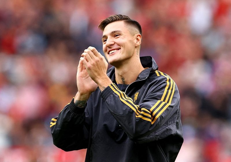 Soccer-Sesko 'ready to play' as Amorim plots United's return to European football