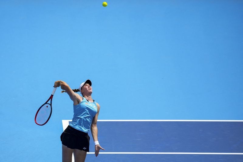Tennis-Defending Cincinnati champion Sabalenka stunned by Rybakina