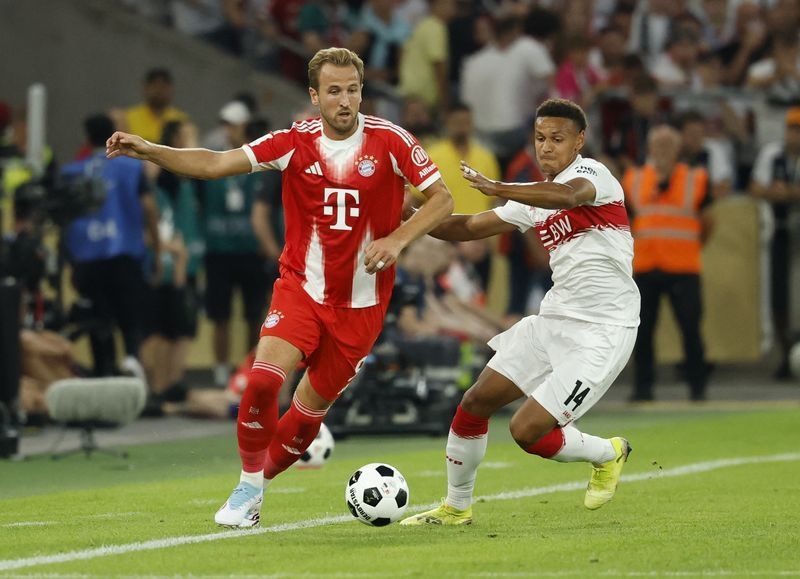 Soccer-Kane, Diaz score as Bayern outclass Stuttgart to lift German Supercup