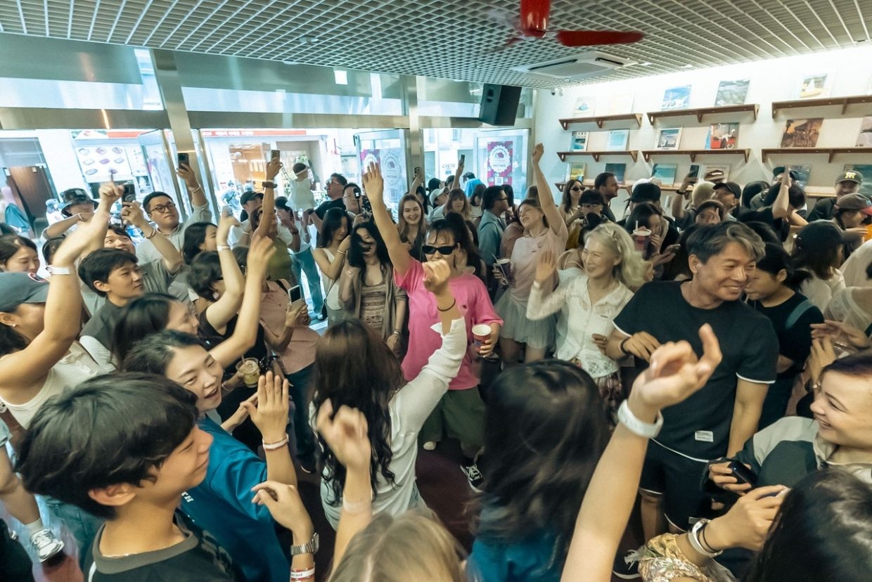 Seoul's night owls try daylight: coffee, dancing, and new friends at sunrise