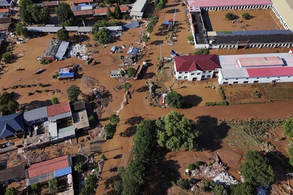 Northern China flash flood kills 10, two others reported missing