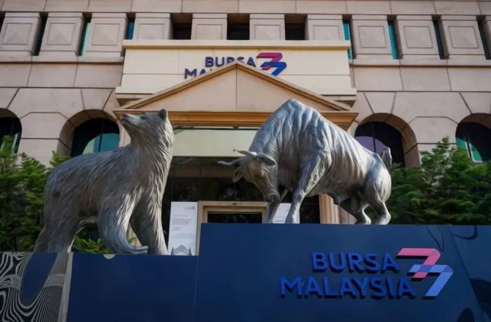 On the rise: Bursa Malaysia expected to move upwards to the 1,590 level this week