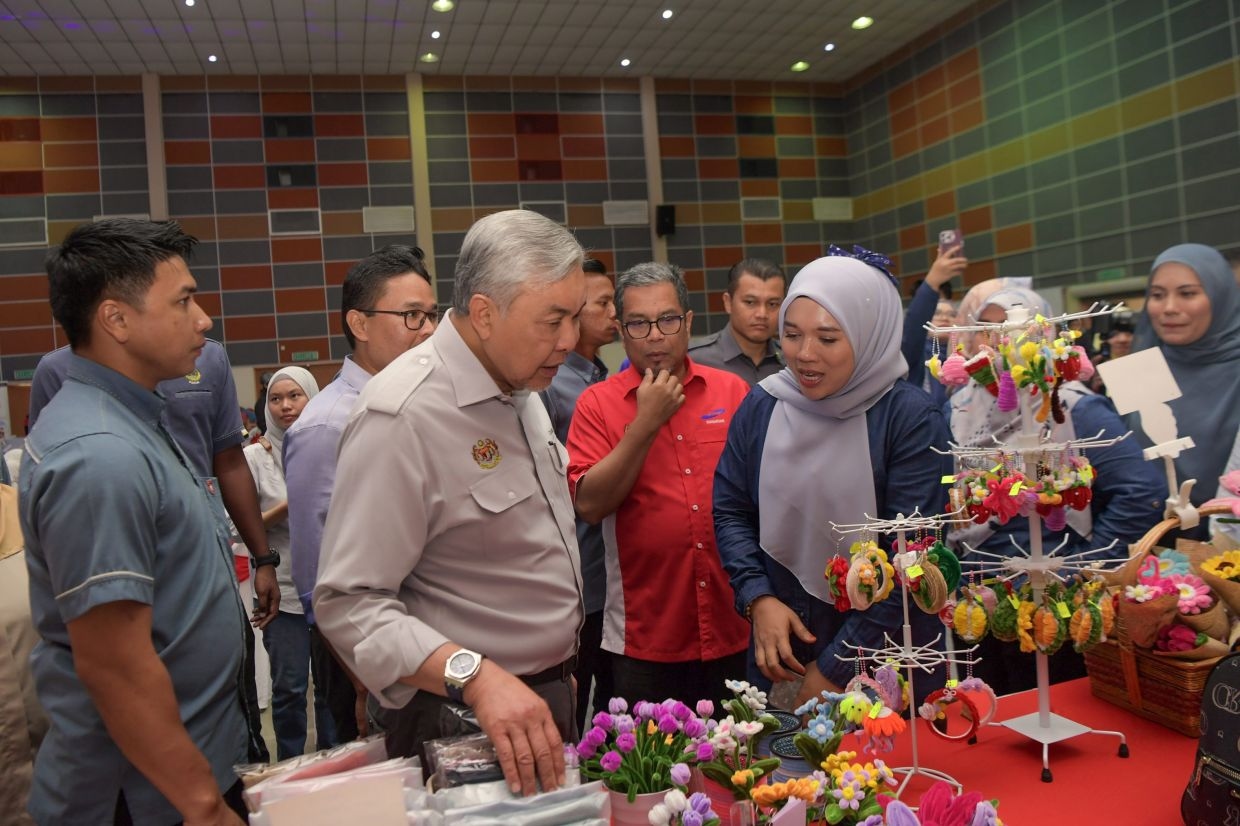 Keep legal, political issues separate to safeguard unity government, says Zahid