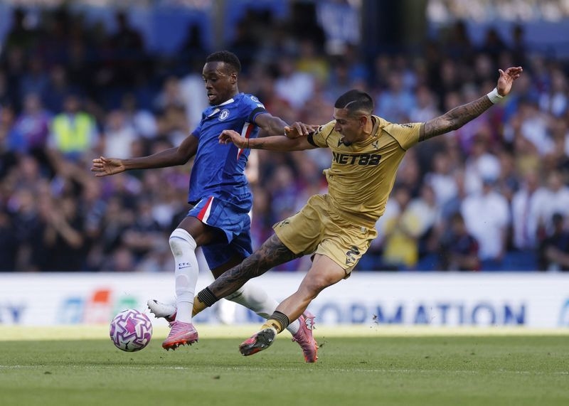 Soccer-Chelsea held to 0-0 draw at home by Crystal Palace