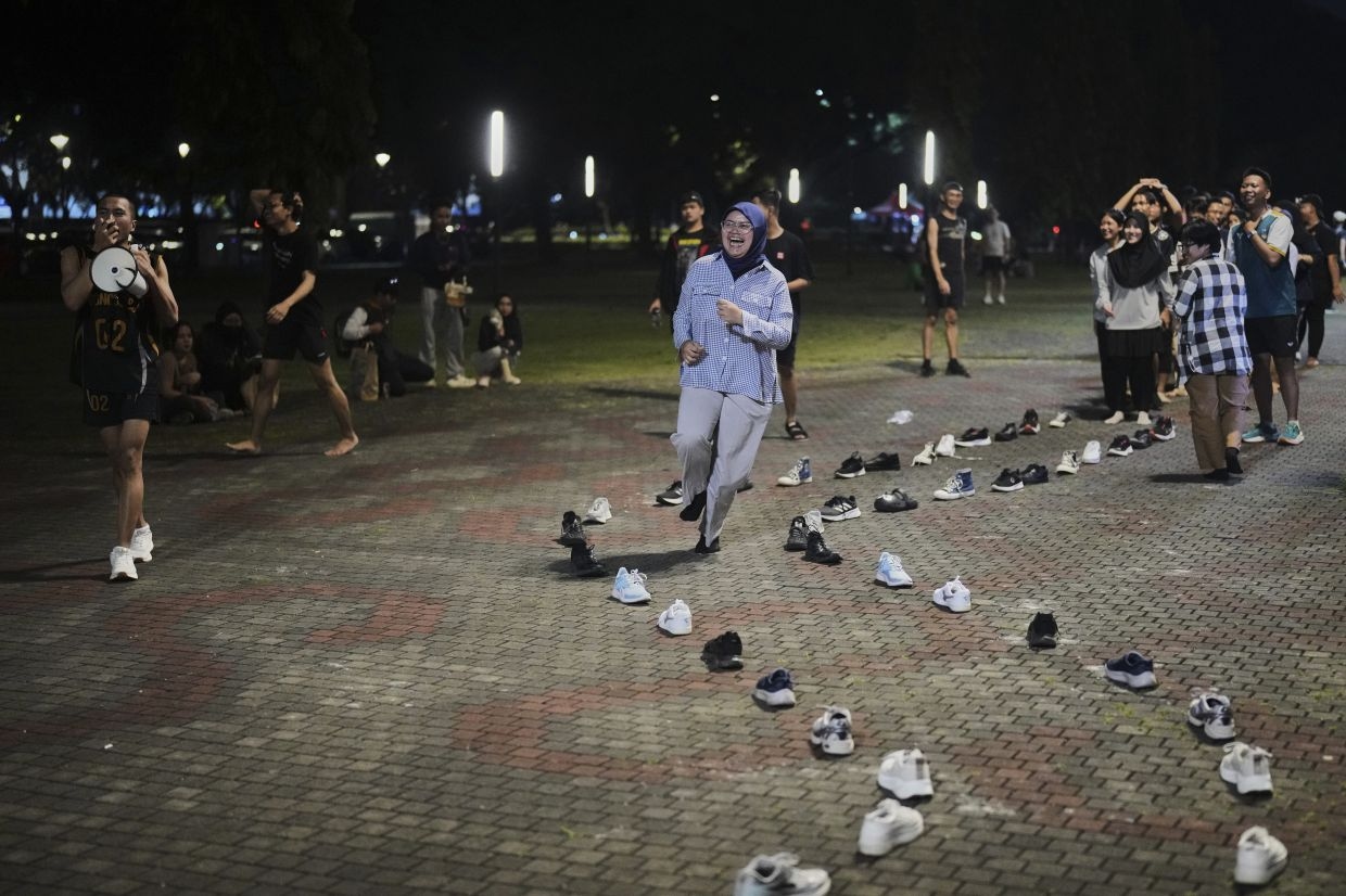Games, dancing and singing bringing people together in Indonesia