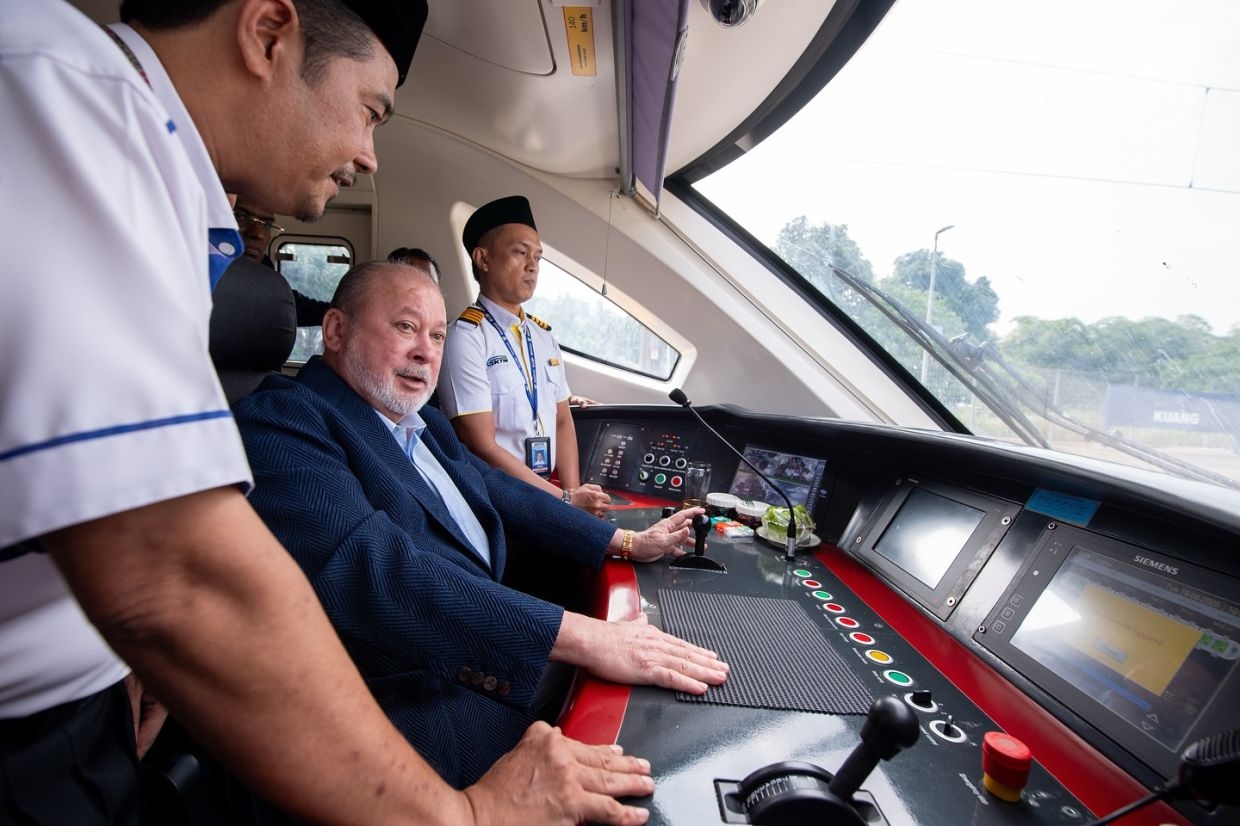 King test-drives train from KL to Rawang
