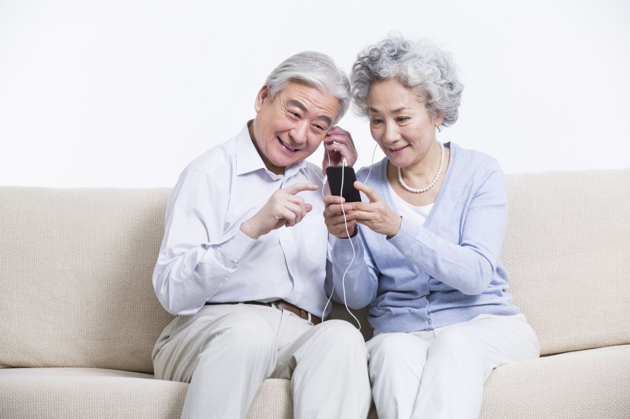 7 in 10 Korean adults digitally adept, but divide widens by income, education