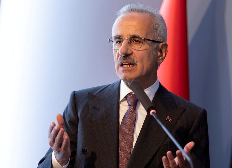 Turkey aims to hold 5G frequency tender in October, minister says