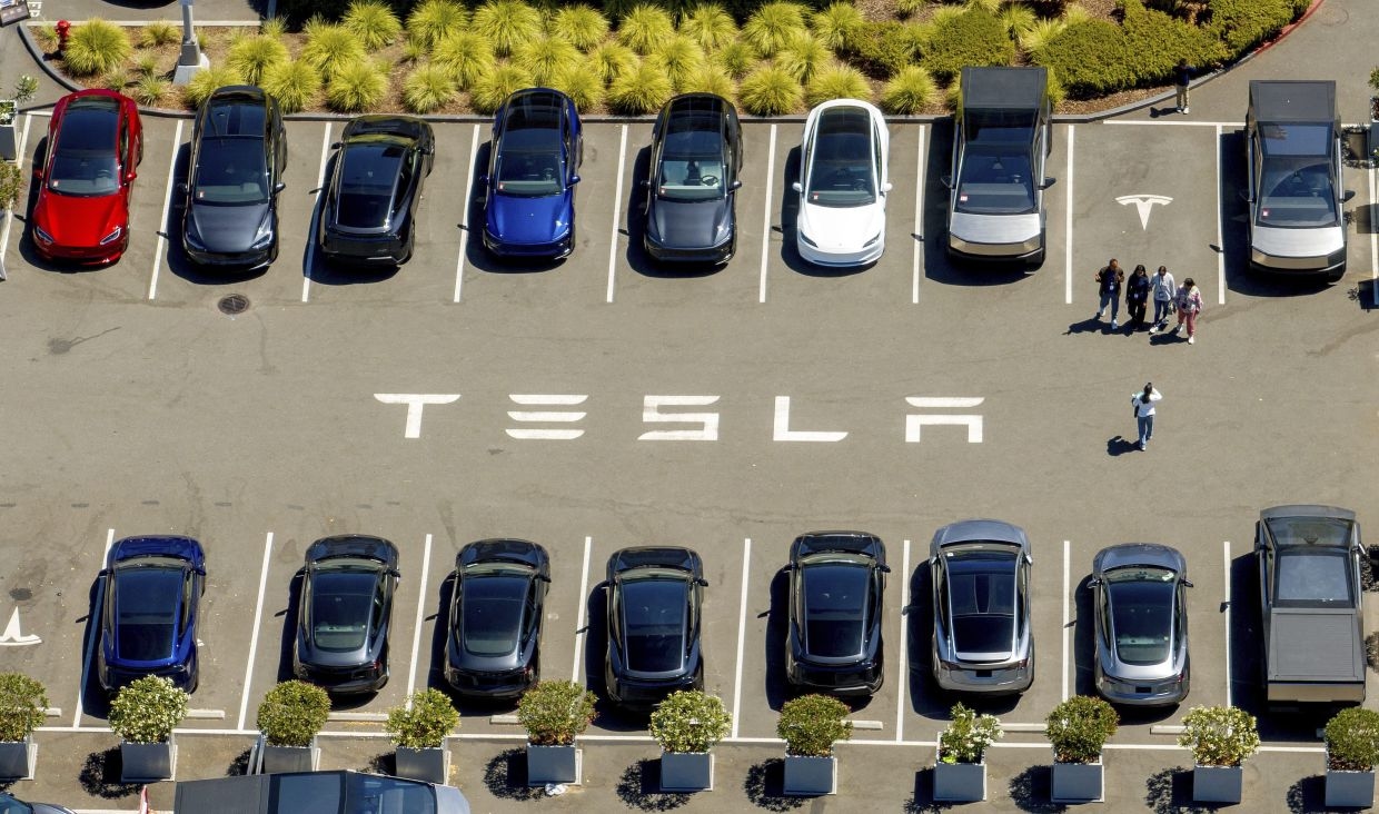 A deadly crash and Musk's exaggerations: Inside two lawsuits over Tesla's self-driving tech