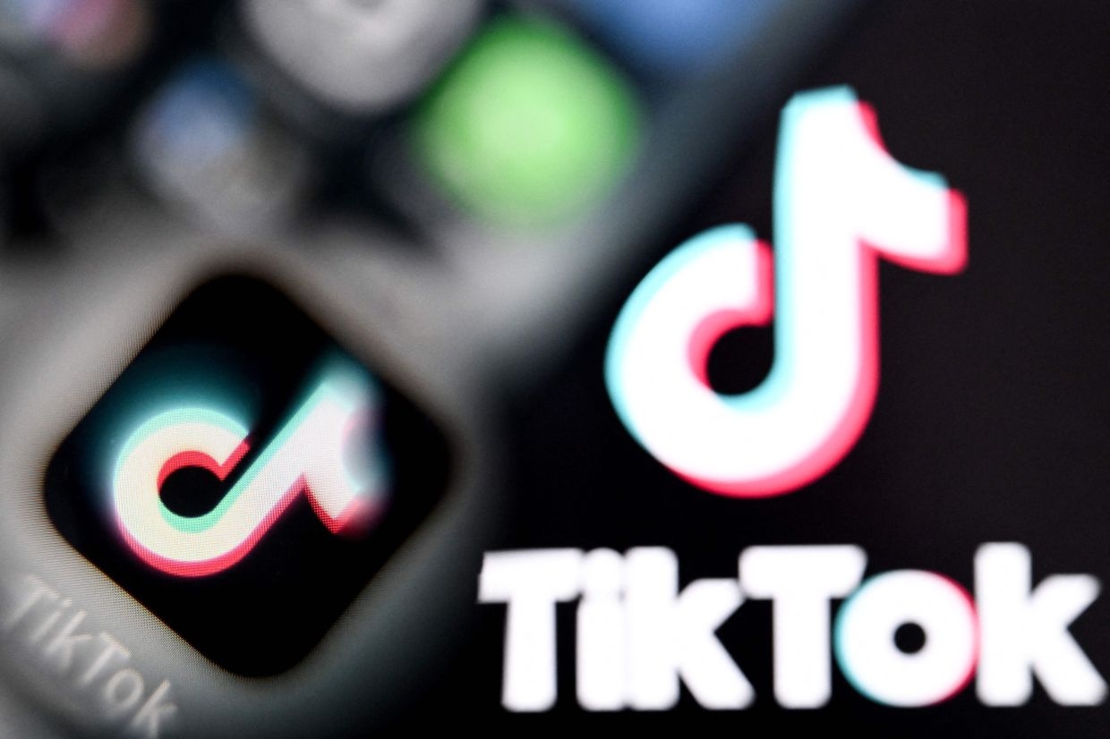 Palace warns of TikTok account mimicking Queen's voice