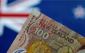 New Zealand dollar plumbs 4-month lows as markets rush for rate cuts