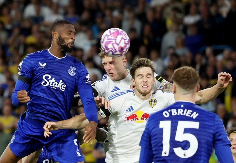 Soccer-Leeds face daunting trip to Arsenal, Man City aim to build momentum