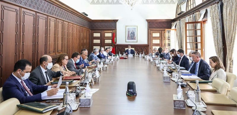 مواطنون من الجالية يشتكون غلاء تذاكر السفر ويطالبون الحكومة بالتدخل العاجل.
