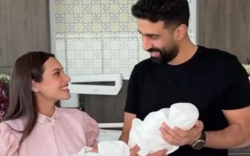 الفنانة كارمن سليمان تُعلن عن قدوم توأمها تاليا وتمارا