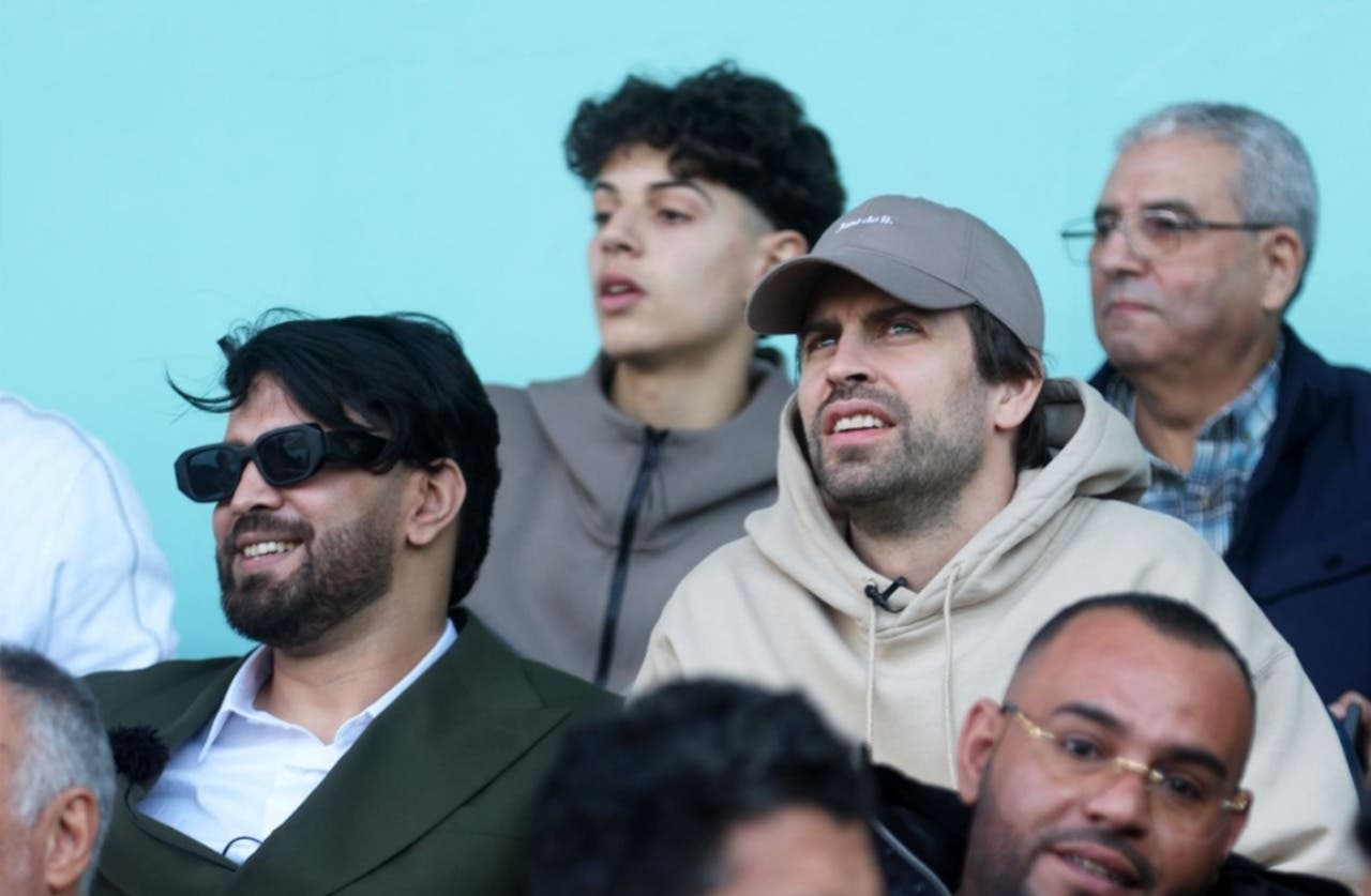 بيكيه يتابع مباراة الدفاع الجديدي والمغرب الفاسي رفقة إلياس المالكي والمقترض (صور)