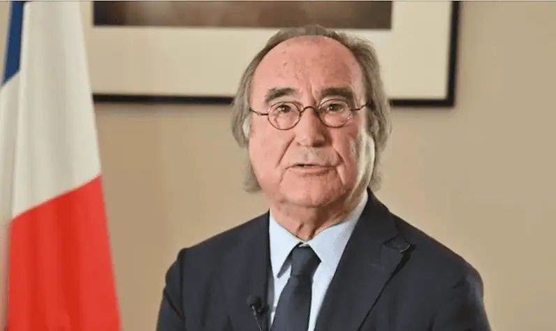 فرنسا.. إستقالة العمدة "فرانسوا كومينيس" بعد إدانته بتهمة اختلاس الأموال العامة