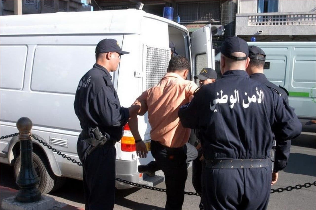 الفساد ينخر الجزائر.. التماس 15 سنة سجناً لرجلي أعمال هربا مليارات الدولارات
