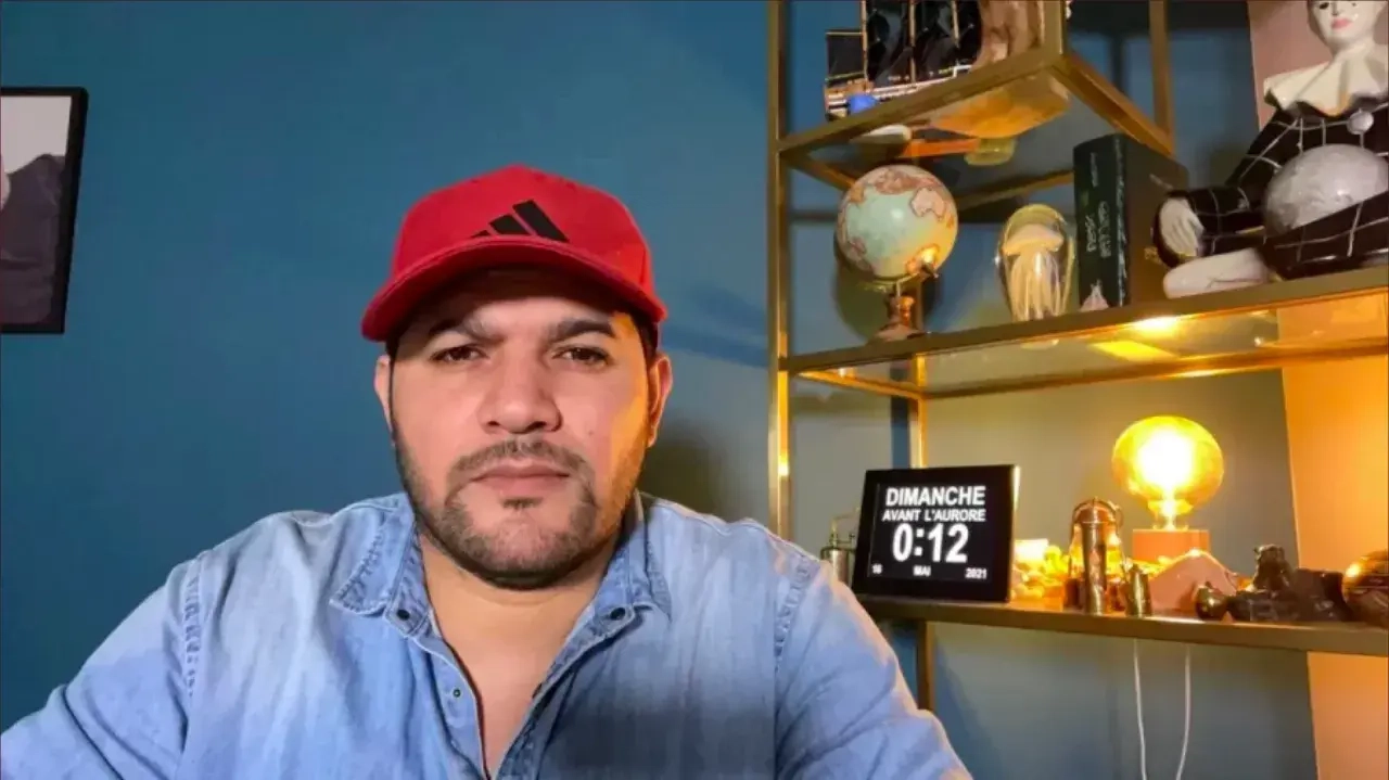 النظام الجزائري يضع "أمير ديزاد" على رأس قائمة المطلوبين بسبب دعمه لمغربية الصحراء