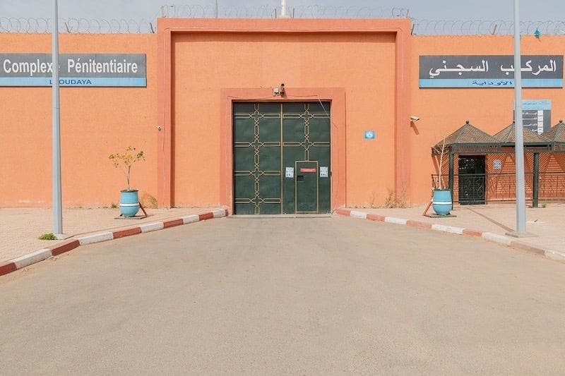 الخيانة الزوجية تقود فتاة إلى سجن الاوداية ومتابعة عشيقها الدركي في حالة سراح